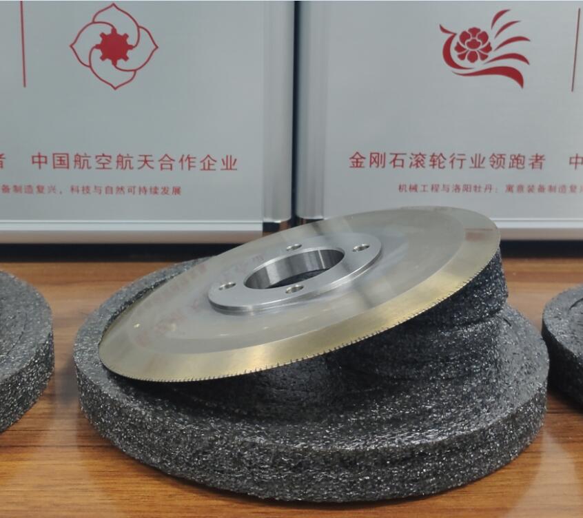 金剛石滾輪的種類有哪些？生產(chǎn)加工應(yīng)注意哪些？華菱一篇文章告訴你